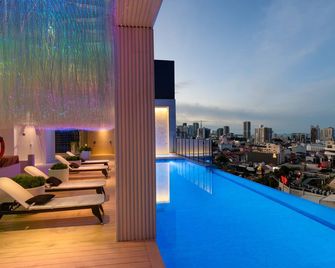 The Granite Luxury Hotel Penang - George Town - Pool