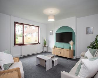 The Lampton - Modern - Gibside - Smart Tv - Wifi - Rowlands Gill - Living room