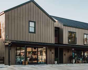 Gaines Ranch Ranchers Rest King Suite on Wimberley Square - Wimberley - Edificio