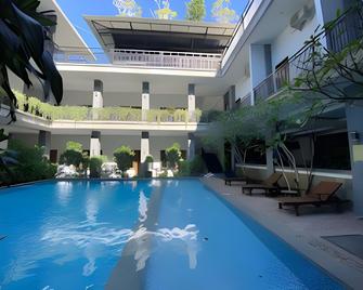 crystal inn - Pasuruan - Pool