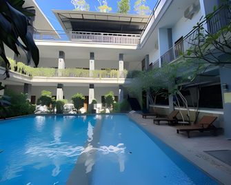 crystal inn - Pasuruan - Bazén