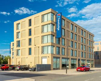 Travelodge London Excel Hotel - London - Building