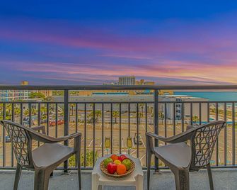Landmark Resort King Suite Unit 607 - Beautifully Updated - Perfect for 2 guests! - Myrtle Beach - Balcony