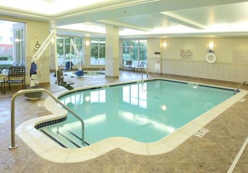 hotels in frederick md with indoor pool