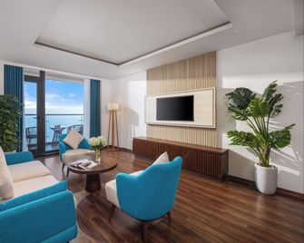 Canvas Danang Beach Hotel - Da Nang