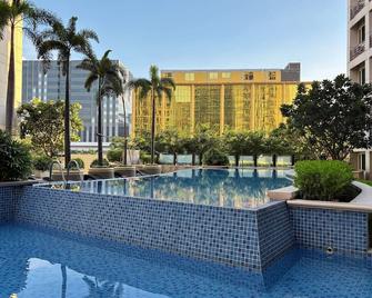 Extremeli Suites - Manila - Bể bơi