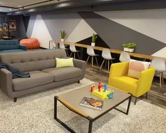 Stay Classy - San Diego - Living room