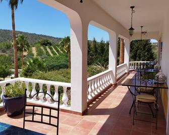 B&B Entrecolinas - Paderne - Balkon