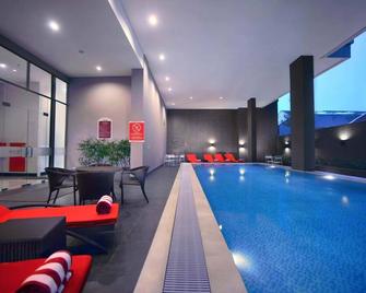 Favehotel - Pantai Losari Makassar - Kota Makassar - Kolam