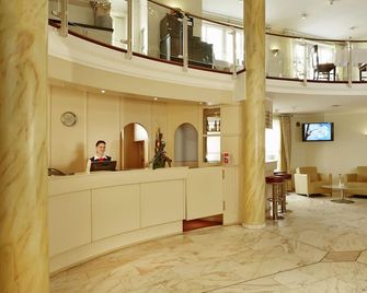 H+ Hotel Stade Herzog Widukind - Stade - Рецепція