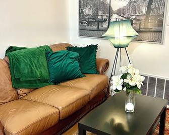 B very cozy boutique in the center of Short North, next to Convention center - Columbus - Living room