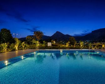 Shreephal Luxurury Lake Resort - Hadgad, Saputara - Saputara - Pool