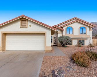 Laurel Wood - Oro Valley - Building