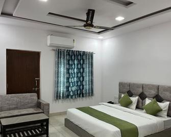 Hotel Surya Inn - Gījgarh - Camera da letto