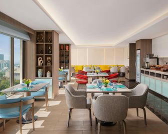 Le Méridien Ahmedabad - אחמדאבאד - מסעדה