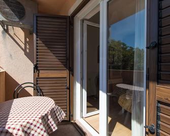 Apartments Marija - كريس - شرفة