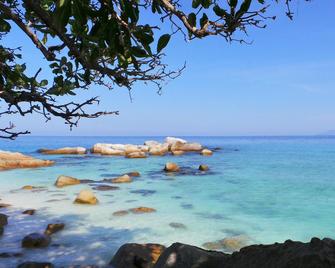 Sari Pacifica Resort & Spa, Lang Tengah Island - Redang Island - Beach