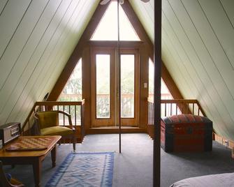Waterfront Vashon Home with Amazing View - Vashon - Sala de estar