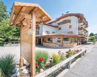 Al Pian Garnì Hotel - B&B & Pizza - Vattaro - Building