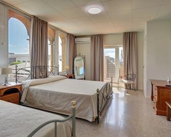 Hotel Castell Blanc - Росес