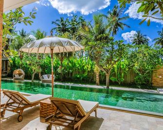 Kahayana Suites Ubud - Ubud - Havuz