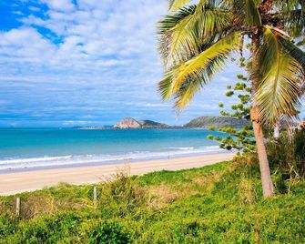 Lower level, Cute Apartment on Lammermoor Beach - Yeppoon - Pláž