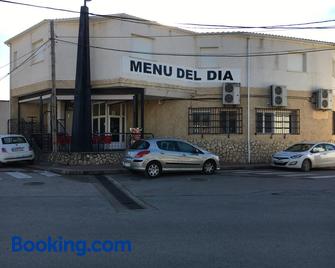 Hostal Imaginatelo - Carrascosa del Campo - Edificio