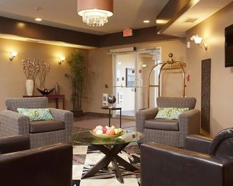Travelodge Suites by Wyndham Estevan - Estevan - Area lounge