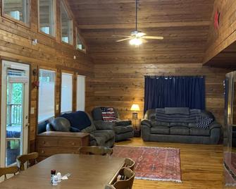 Kentucky Lake/TN River Cabin 1/2 mile to Cuba Landing Marina - Waverly - Sala de estar