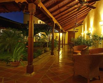 Hotel Patio del Malinche - Granada - Patio