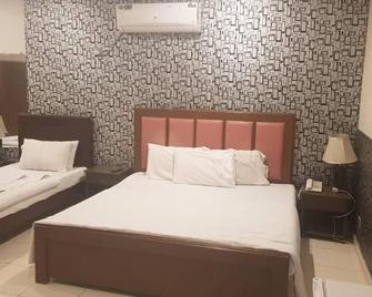 Hotel Eden Rock - Islamabad - Schlafzimmer