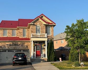 “Your Countryside Retreat – Our Passion” \n️ Cozy Comfort | Rustic Charm - Brampton - Building