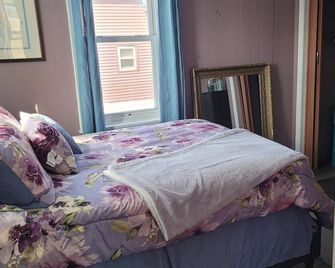 Tower of Little Italy - Niagara Falls - Bedroom