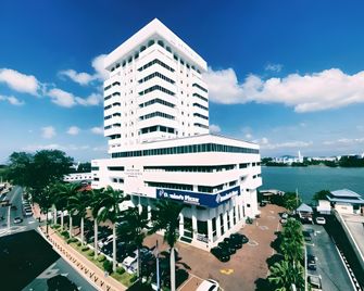 Muar Traders Hotel - Muar - Building