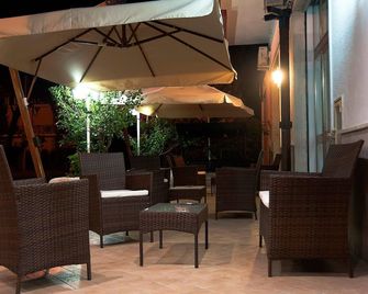 Hotel Calabria - Praia a Mare - Патіо