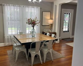 The Wheeler's House - Bedford - Dining room