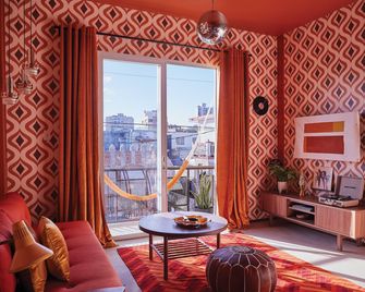 Mood Haus By Dw - 70's Retro Stays - San Juan - Living room