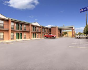 Americas Best Value Inn & Suites Maumelle North Little Rock - Maumelle - Building