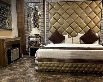 Mansarover Paradise Hotel - Morādābād - Camera da letto