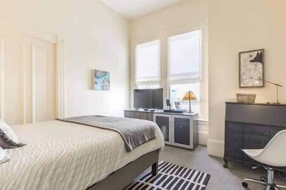 Pacific Heights Victorian Bedroom & Bathroom - سان فرانسسكو - غرفة نوم