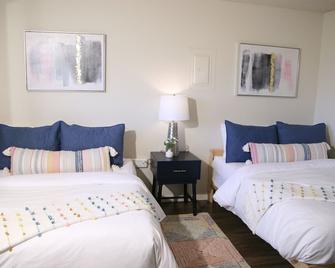 Rainier Villa, 2 minute walk to town - Enumclaw - Bedroom