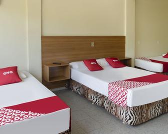 OYO Piúma Palace Hotel - Piuma - Спальня