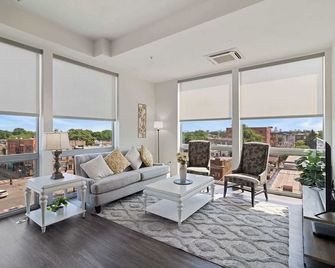 2br City Loft Sweeping Glass Views - Chicago - Living room