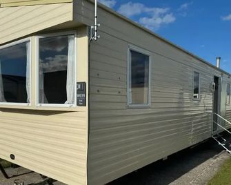 ajs caravan hire Rhyl 3 bed 8 birth - Prestatyn
