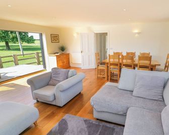Little Owl Barn - Worcester - Living room