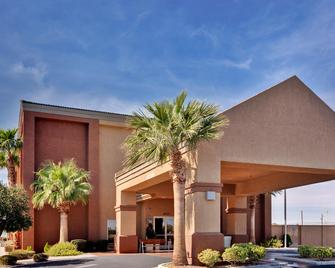 Holiday Inn Express Las Vegas-Nellis By IHG - Las Vegas - Building