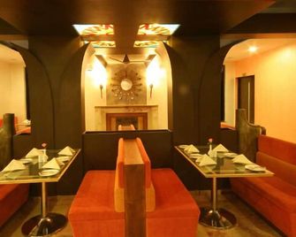 Nazri Resort - בגה (הודו) - מסעדה