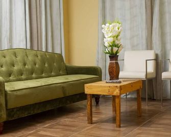 east Legon 2 bedroom apartment - Madina - Living room