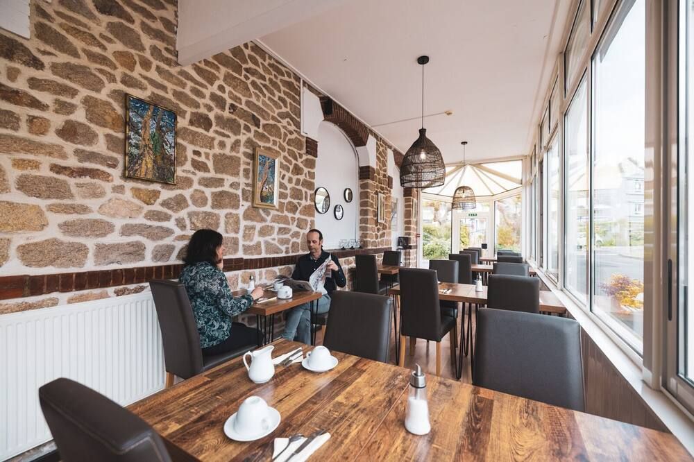 Hotel Le St Pierre - לה באולה-אסקובלה - מסעדה