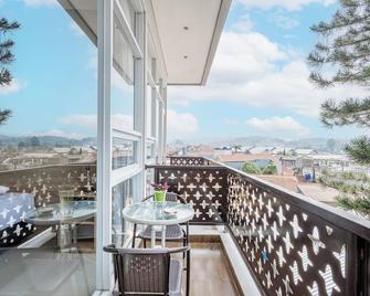 Hotel Pesona Ciwidey - Ciwidey - Balcón
